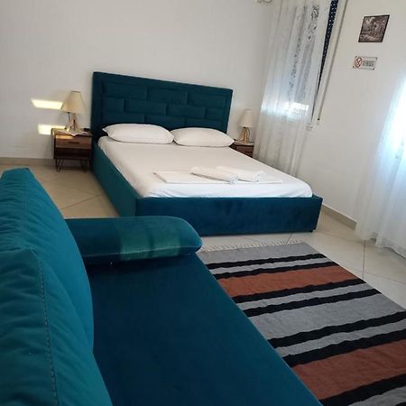 Guesthouse Bela Tirana Exteriör bild