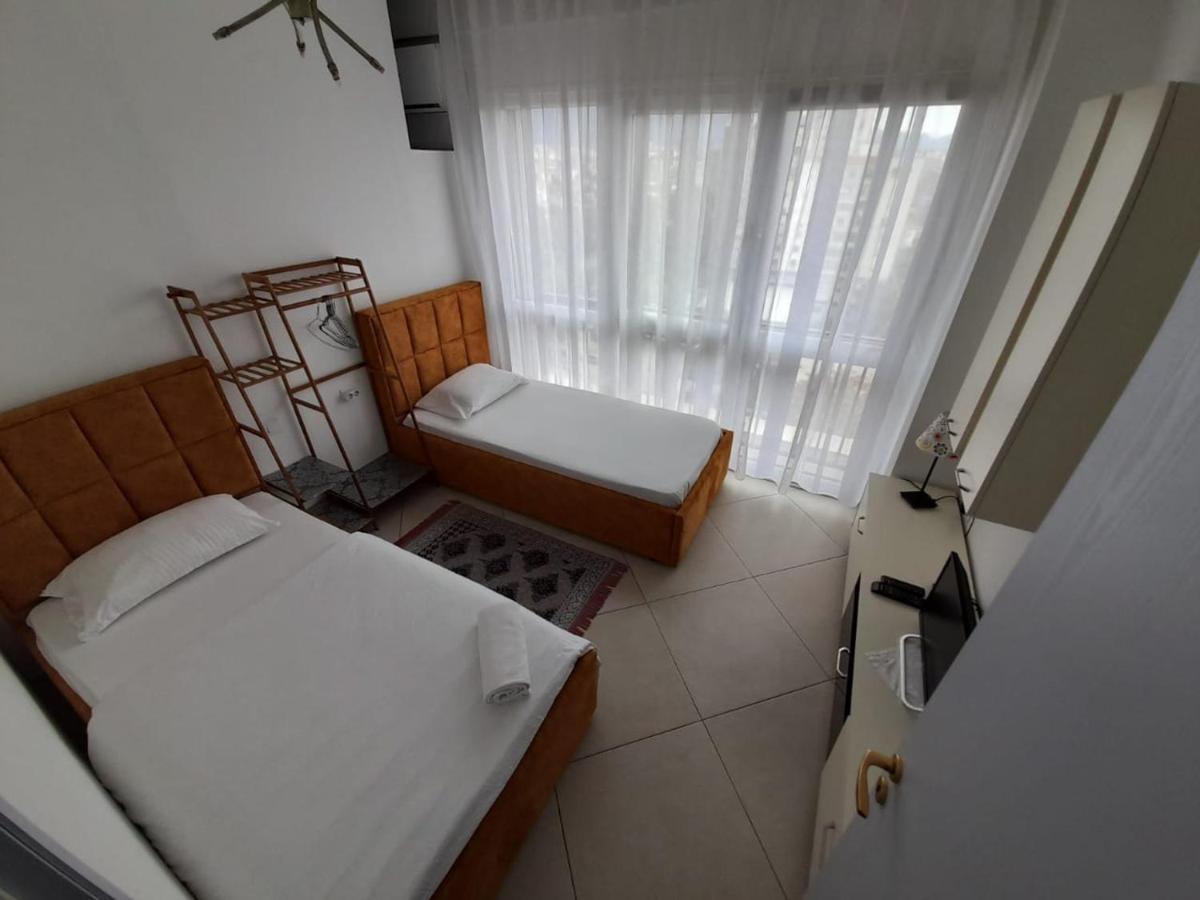 Guesthouse Bela Tirana Exteriör bild