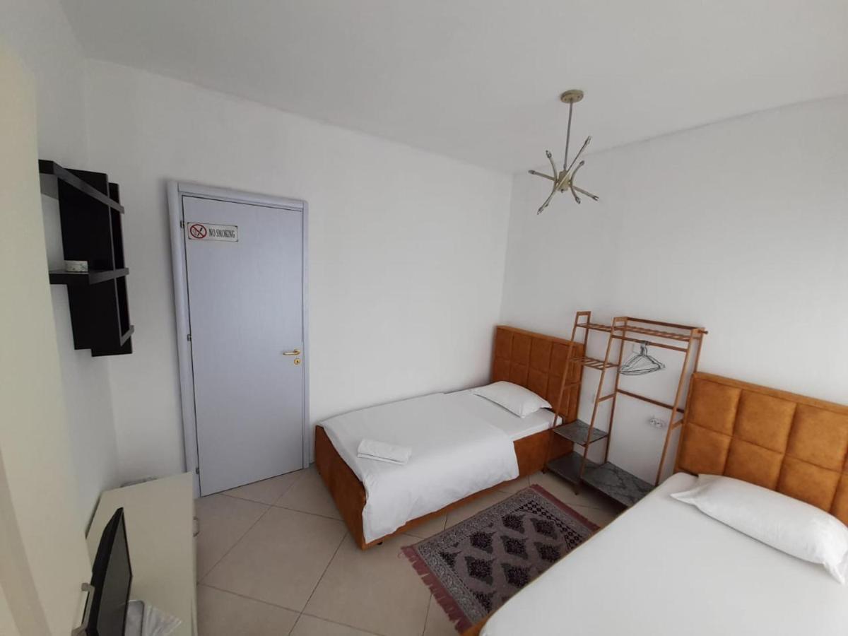 Guesthouse Bela Tirana Exteriör bild
