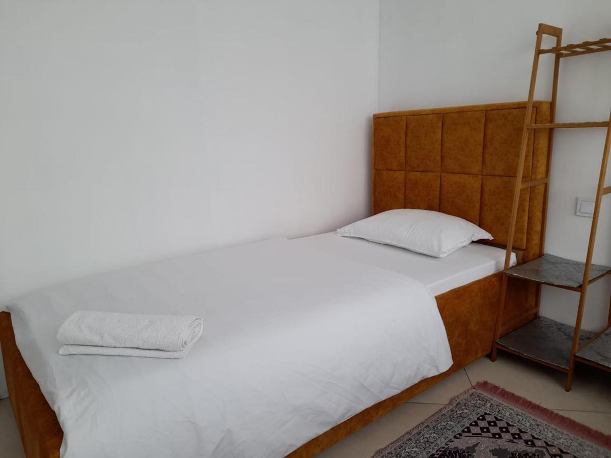 Guesthouse Bela Tirana Exteriör bild