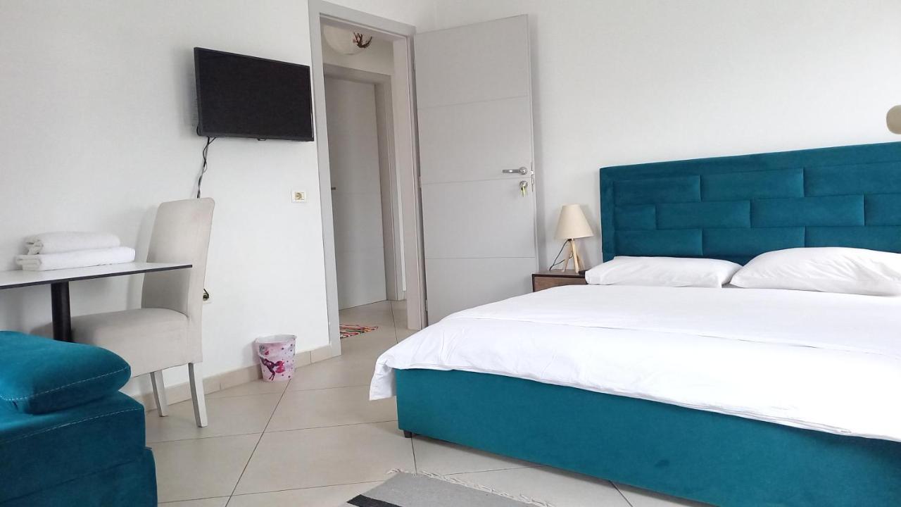 Guesthouse Bela Tirana Exteriör bild