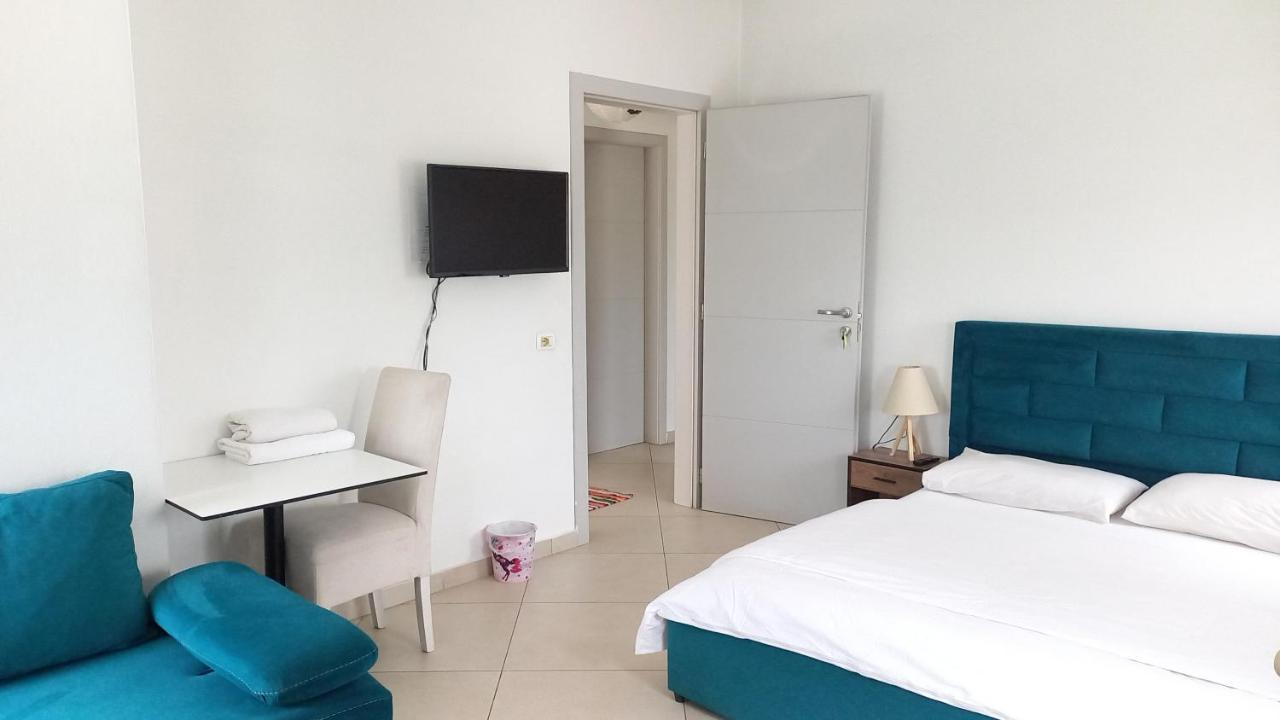 Guesthouse Bela Tirana Exteriör bild